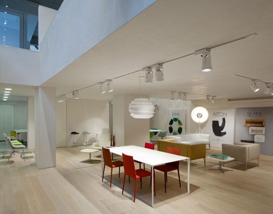 Nuovo showroom Arper disegnato da 6A Architects a Londra. Photo © Andy Stagg