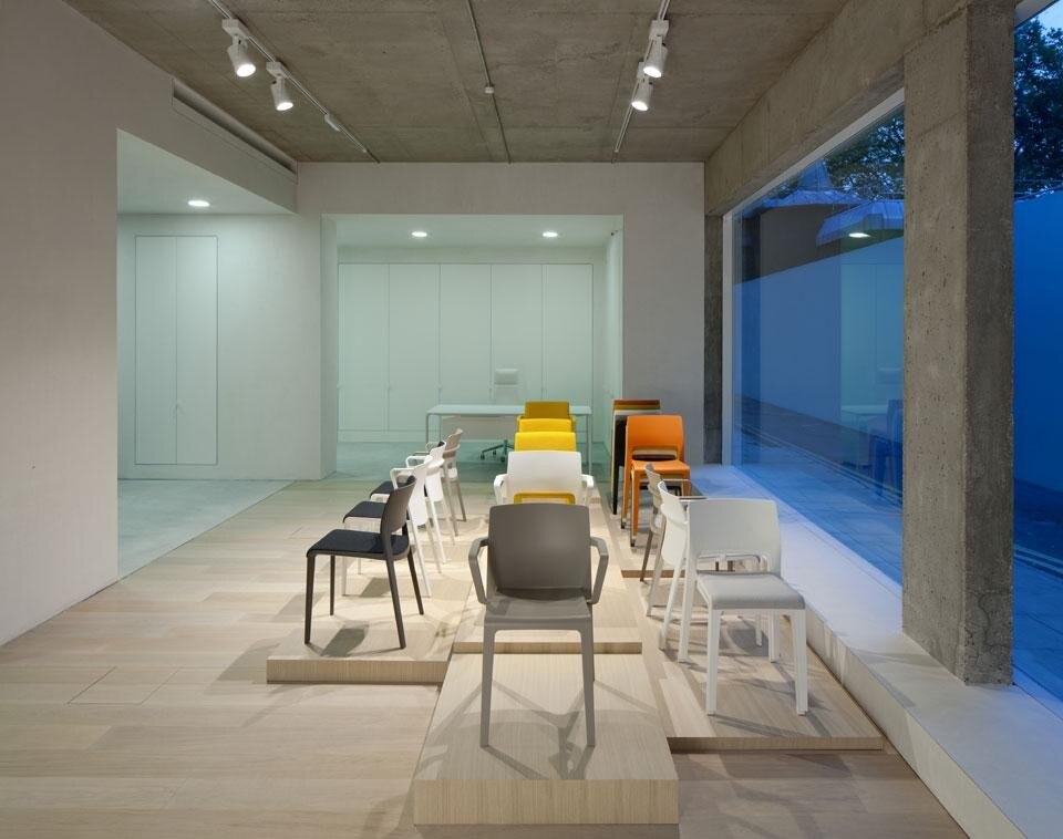 Nuovo showroom Arper disegnato da 6A Architects a Londra. Photo © Andy Stagg