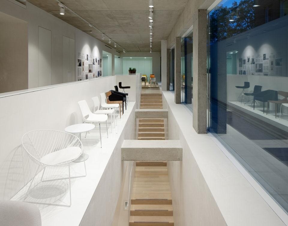 Nuovo showroom Arper disegnato da 6A Architects a Londra. Photo © Andy Stagg