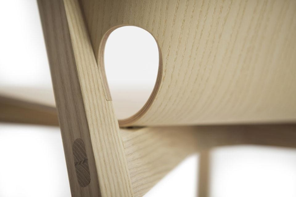 Dettaglio della sedia Pelt di Benjamin Hubert