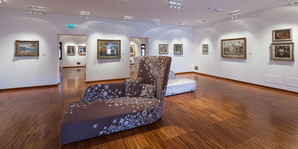 In apertura: il museo Casa Cavazzini, Udine e le opere Moroso; Martino Gamper, Metamorphosis, 2012 e Afro Basaldella, Pannello grafico, 1948. Qui sopra: Il museo Casa Cavazzini, Udine e le opere Moroso