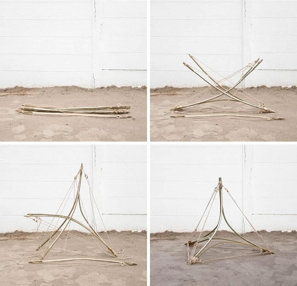 Taylor Gilbert, <em>Time Tension Wood</em>, sistema costruttivo fatto di corde, staffe di ottone, assi di legno appena tagliato