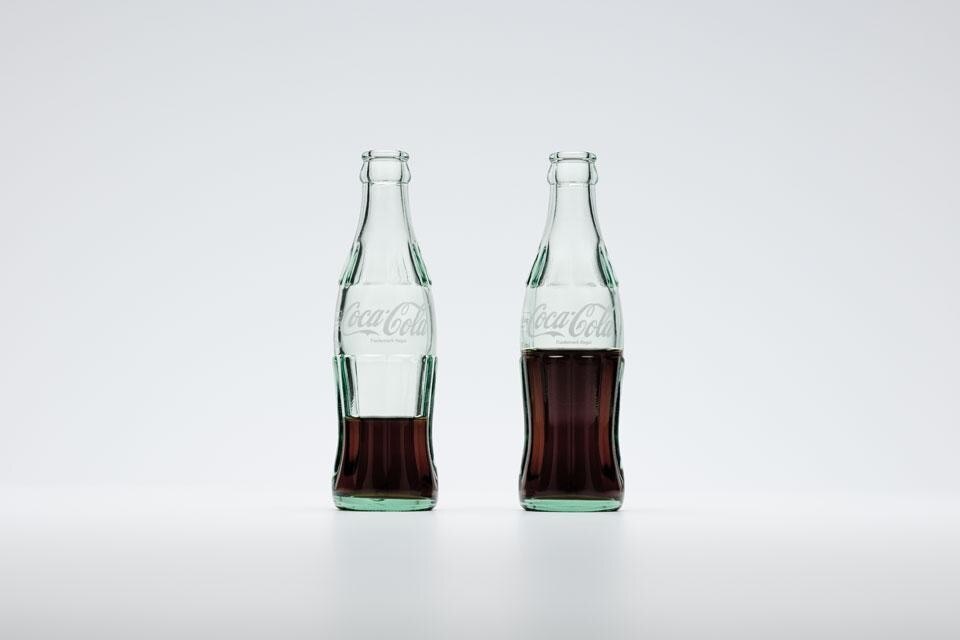 La nuova collezione per la tavola Bottleware realizzata da Nendo usando vecchie bottiglie Coca-Cola è stata presentata a Designtide Tokyo 2012. Photo © Coca-Cola