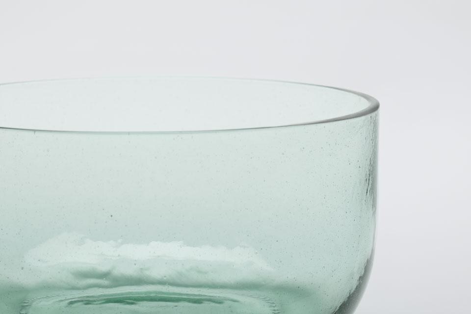 La nuova collezione per la tavola Bottleware realizzata da Nendo usando vecchie bottiglie Coca-Cola è stata presentata a Designtide Tokyo 2012. Photo © Coca-Cola