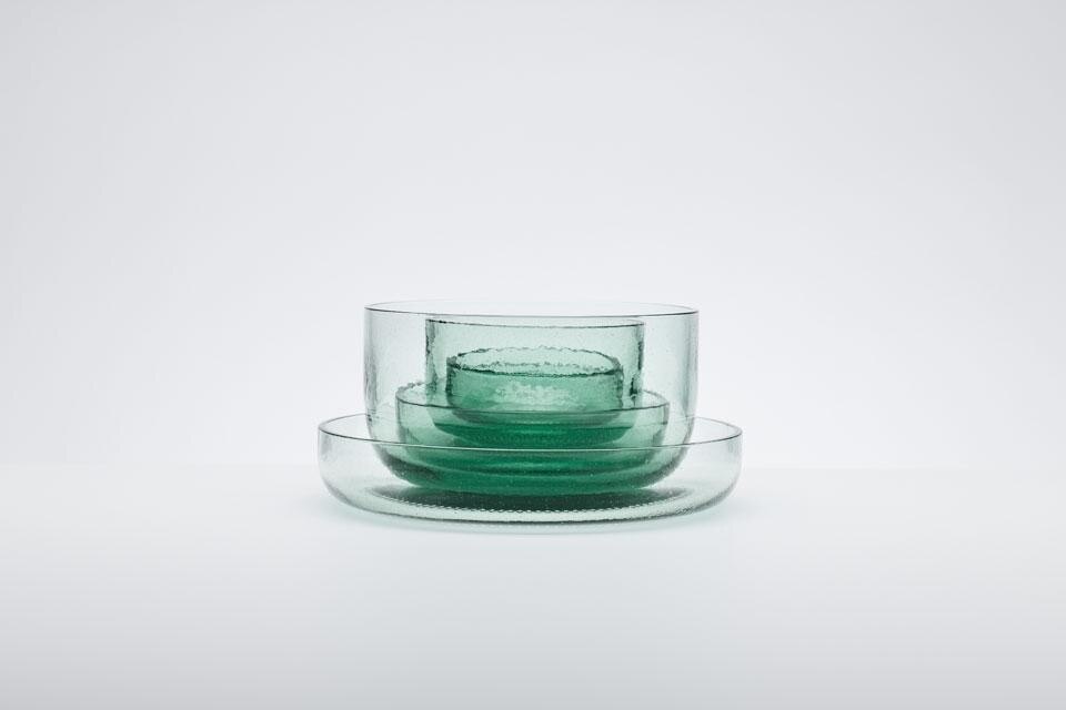 La nuova collezione per la tavola Bottleware realizzata da Nendo usando vecchie bottiglie Coca-Cola è stata presentata a Designtide Tokyo 2012. Photo © Coca-Cola