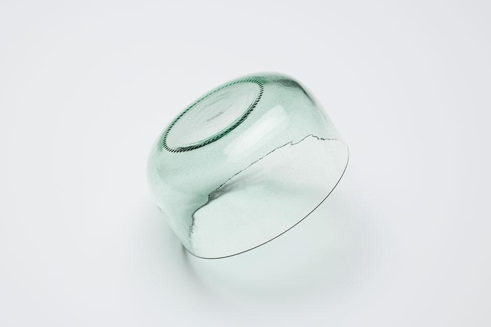 La nuova collezione per la tavola Bottleware realizzata da Nendo usando vecchie bottiglie Coca-Cola è stata presentata a Designtide Tokyo 2012. Photo © Coca-Cola