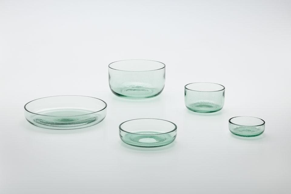 La nuova collezione per la tavola Bottleware realizzata da Nendo usando vecchie bottiglie Coca-Cola è stata presentata a Designtide Tokyo 2012. Photo © Coca-Cola