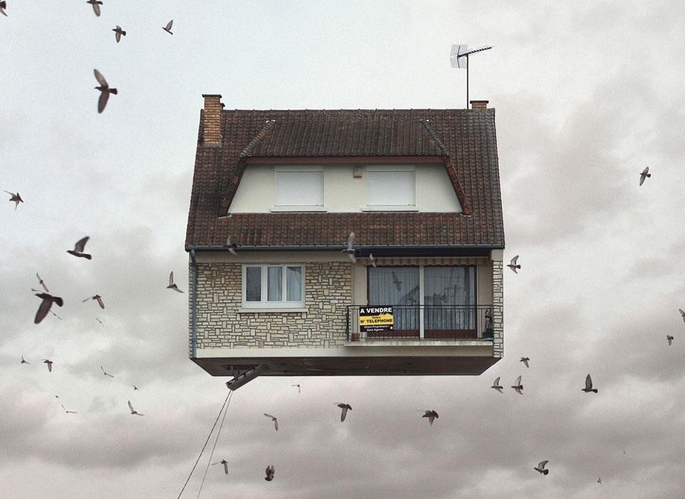 <i>Flying Houses - A vendre</i>, Laurent Chéhère, 2012. In mostra alla Galerie Paris-Beijing (Parigi) fino al 4 dicembre 2012 