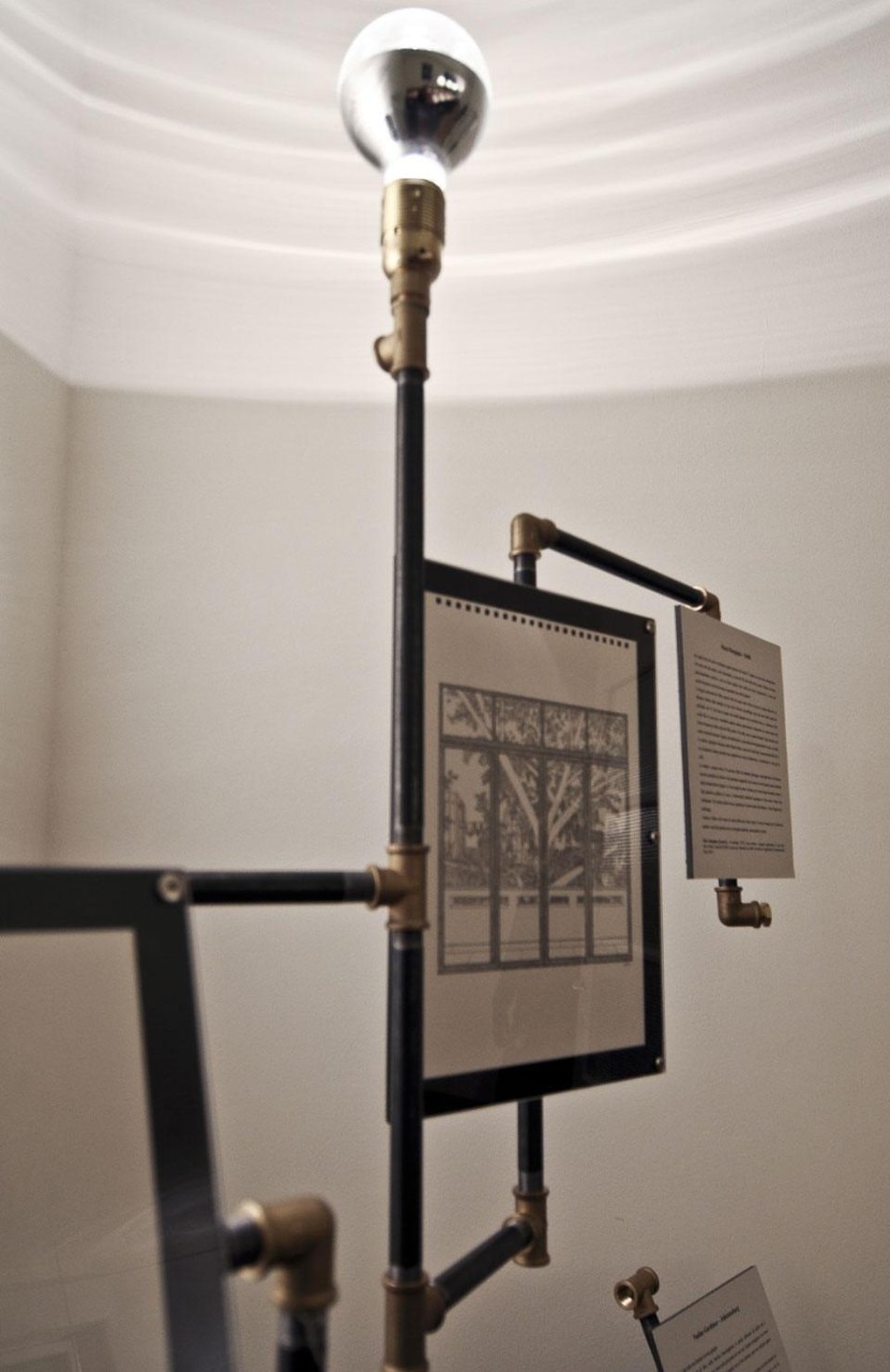 Matteo Pericoli, “Finestre di scrittori”, in mostra alla Casa dei Libri di Andrea Kerbaker, Milano. Allestimento di Matteo Ferrario e Salvatore Virgillito