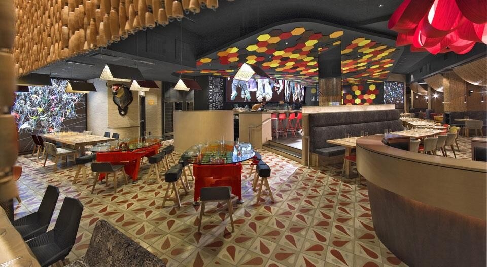 Capella Garcia Arquitectura, ristorante Jaleo, Washington DC, USA, 2012