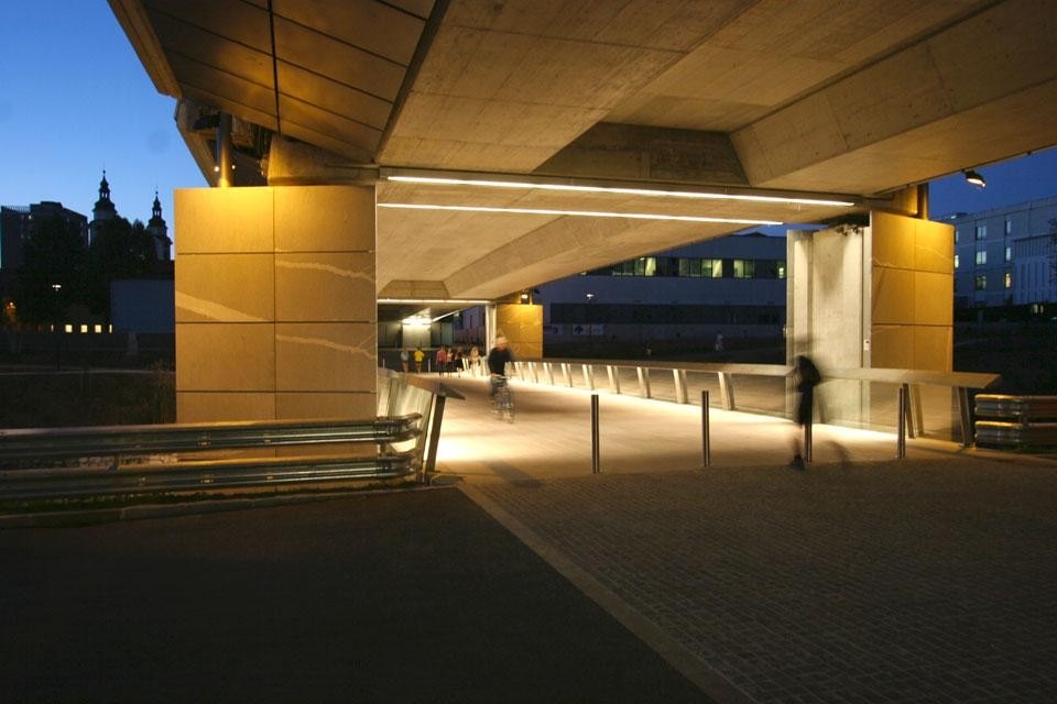 Jurij Kobe/atelier arhitekti, il ponte Fabiani: un'infrastruttura a due livelli a Lubiana, Slovenia