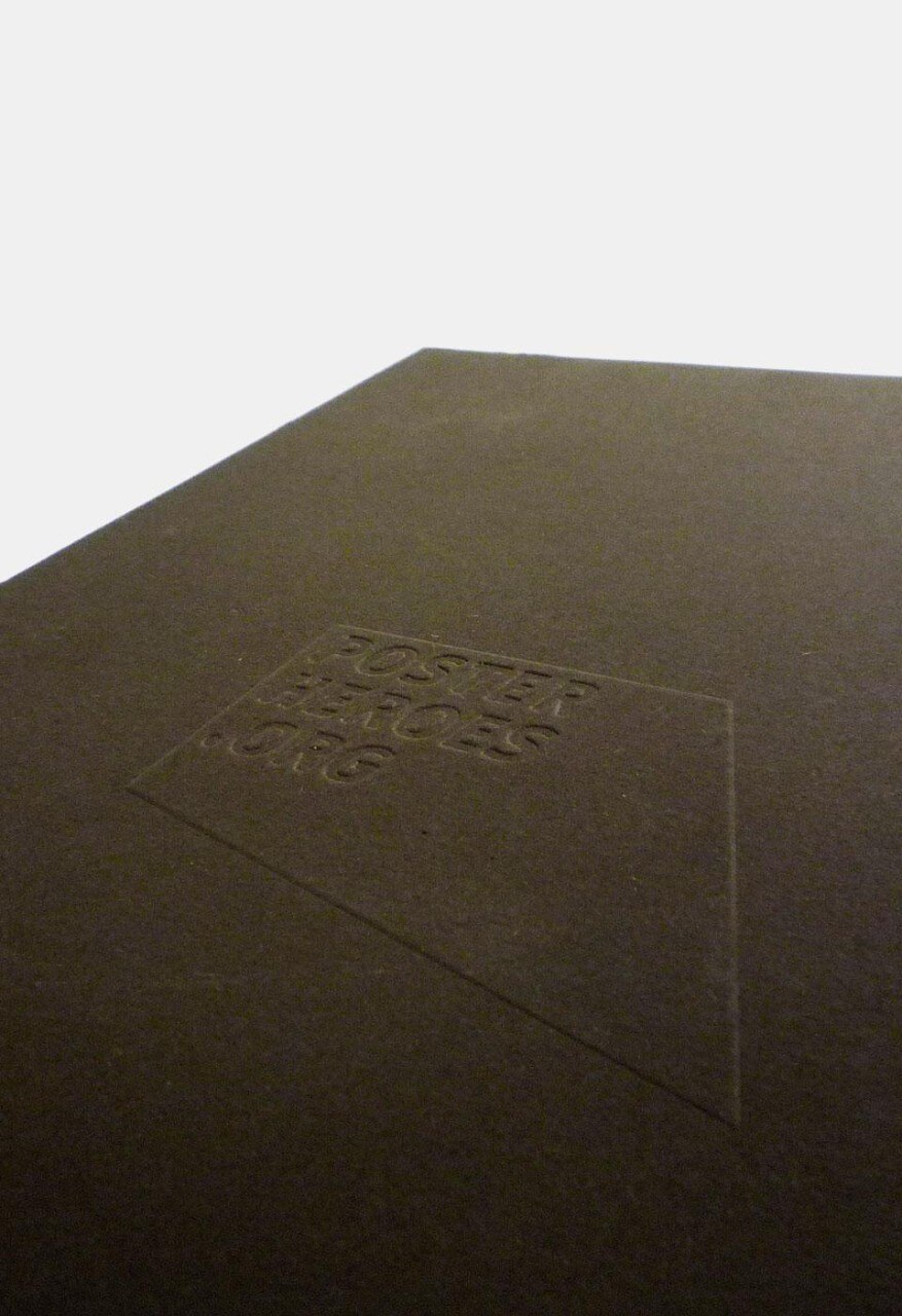 Il catalogo è stato realizzato con la carta Crush di Flavini, utilizzando residui di prodotti organici quali mais, caffè, olive, kiwi ecc.