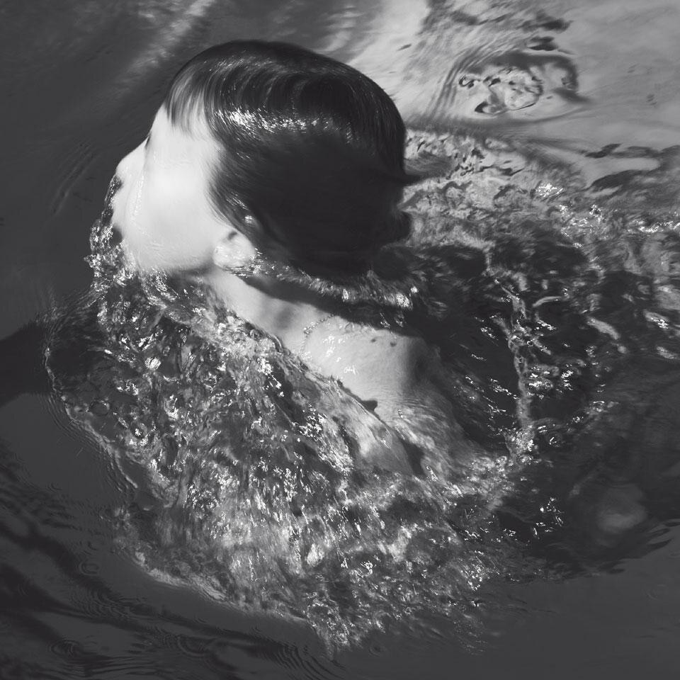 In apertura: Nicole Hametner, <i>Judas</i>, 2011. Sopra: Nicole Hametner, <i>Surgissement</i>, Spazio Officina, Chiasso