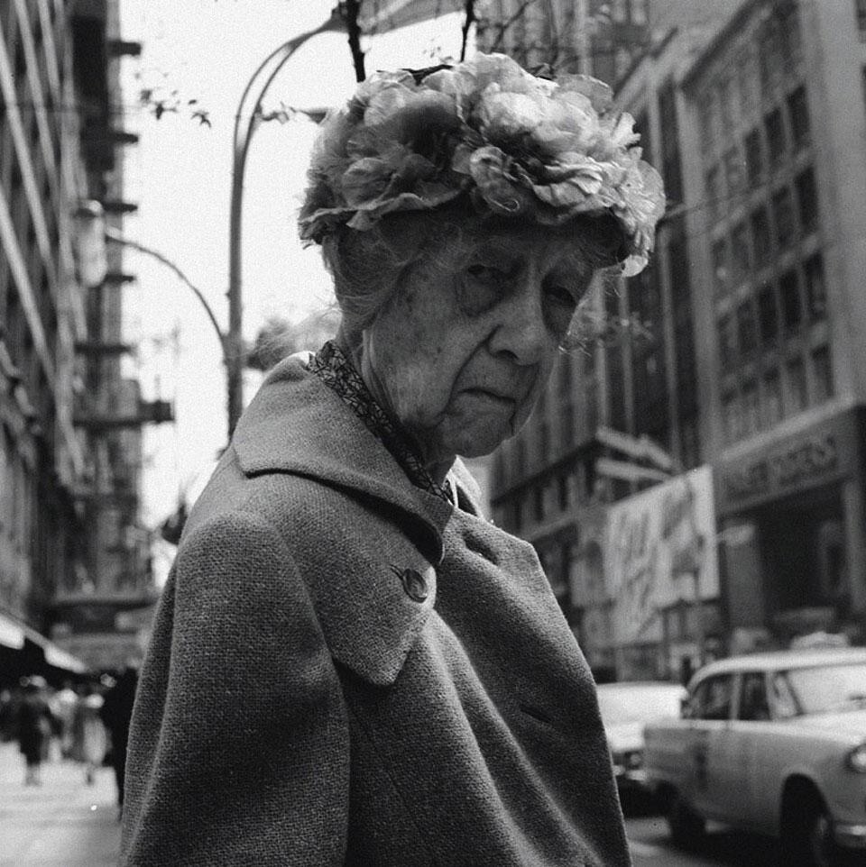 Vivian Maier, <i>Chicago (Woman with Floral Hat)</i>, 1961, Spazio Officina, Chiasso
