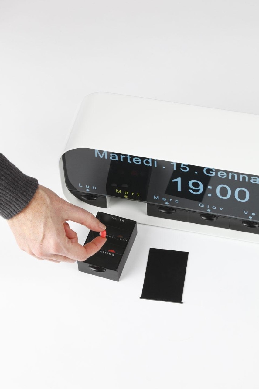 Jon Hilliar, Electronic Pill Box, sistema elettronico di reminder utile a chi assume farmaci quotidianamente. Secondo premio nella categoria professionisti. Photo Matteo Cirenei