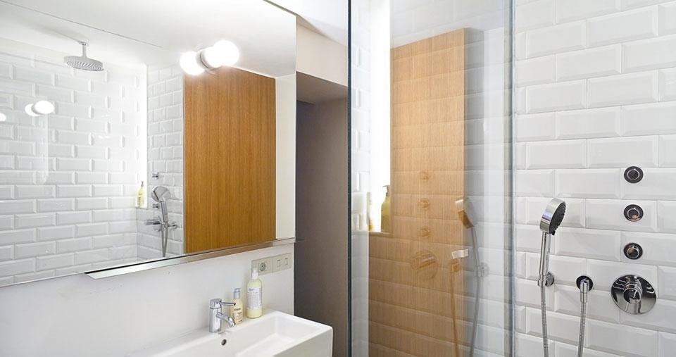 Anna & Eugeni Bach arquitectes: ristrutturazione appartamento in Consell de Cent, Barcellona Anna & Eugeni Bach arquitectes: ristrutturazione appartamento in Consell de Cent, Barcellona