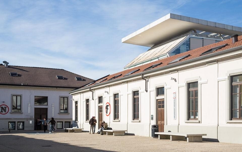 Nel 2009, insieme a NABA, Domus Academy (fondata nel 1982) è entrata a far parte di LIU (Laureate International Universities), un network internazionale che comprende oltre 65 istituzioni