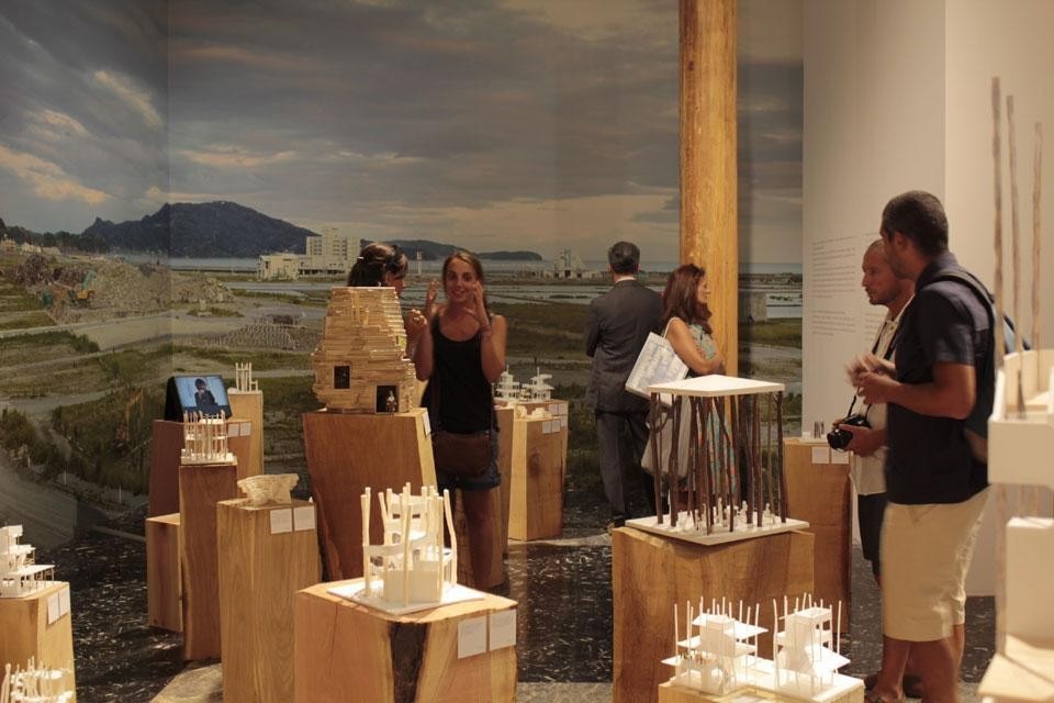 In apertura: Toyo Ito fotografato alla scorsa Biennale di Venezia, dove ha vinto il Leone d'Oro con il padiglione del Giappone.  Qui sopra: il padiglione del Giappone alla Biennale di Architettura di Venezia