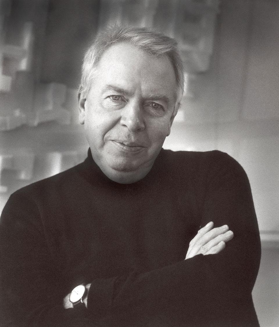 In apertura: David Chipperfield Architects, interno del Neues Museum. Photo © Jörg von Bruchhausen. Sopra: ritratto di David Chipperfield. Photo © Ingrid von Kruse