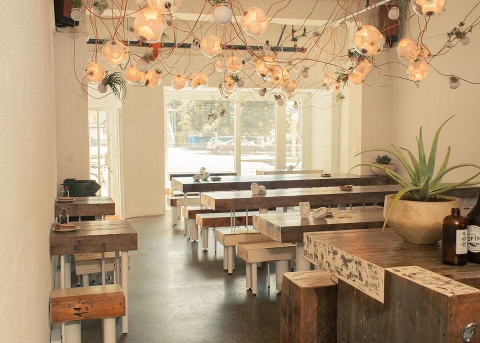 In apertura e sopra: Omer Arbel per Bocci, ristorante Tacofino, East Vancouver, Canada, 2012