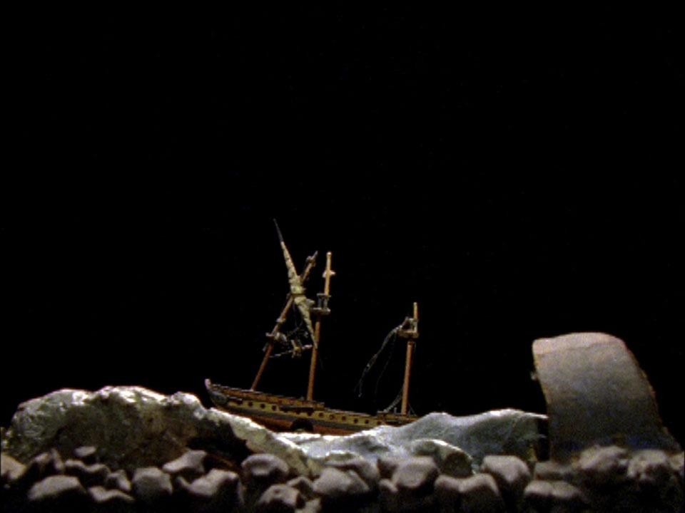 In apertura: Anna Franceschini, <i>Untitled (Almost Lost)</i>, Super8 film transferred on dvd, colour, mute, 2010. Sopra: Anna Franceschini, <i>You must believe it to see it (Le Tempestaire)</i>, 16mm film, colour - mute, 2012