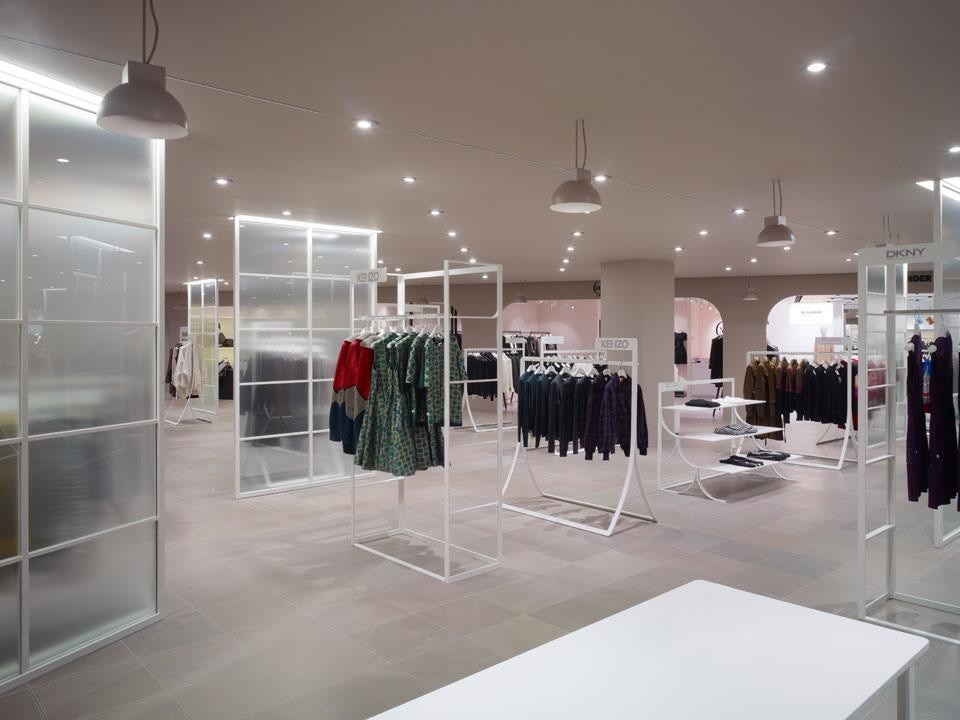 In apertura e sopra: Nendo, quarto piano de La Rinascente, Milano, 2013