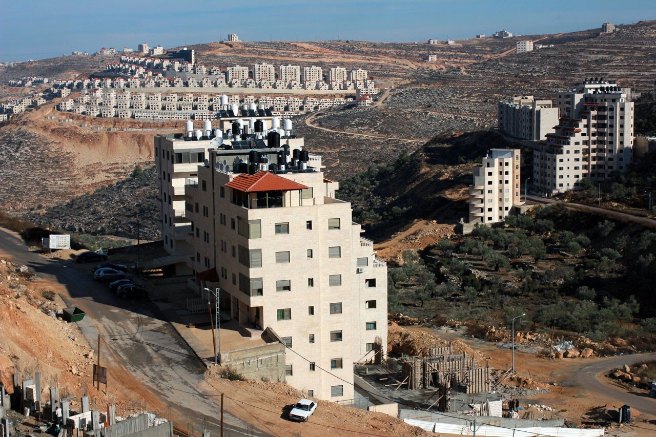 Ayreen Anastas, Rene Gabri, <i>Money is dead</i>, 2014