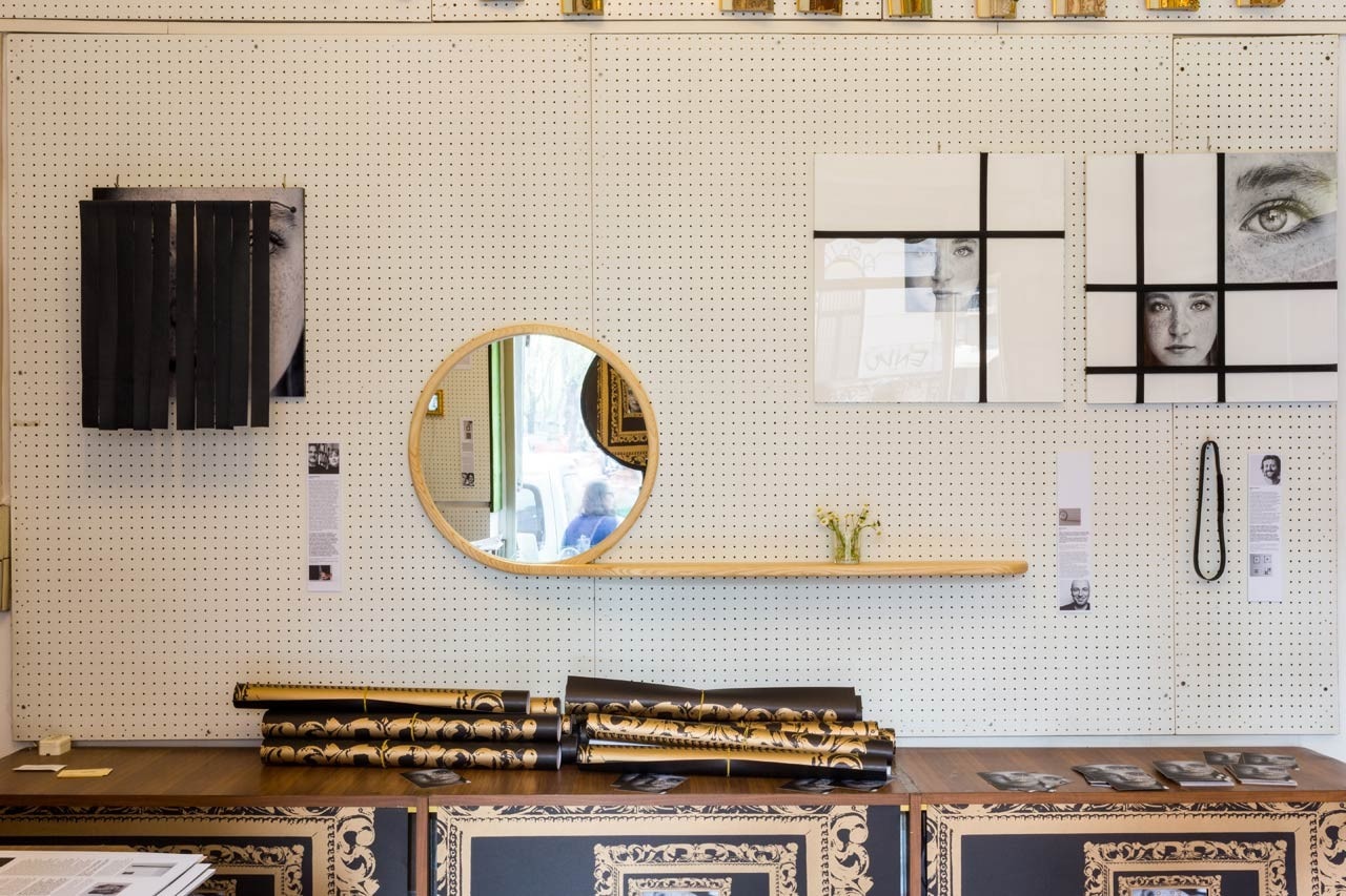 Attorno a una cornice