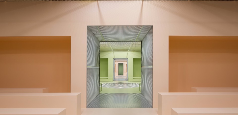 AMO: Prada Donna AI 2015 spazio sfilata