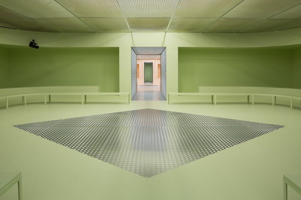 AMO, Il Palazzo Infinito, Prada Donna AI 2015, spazio sfilata