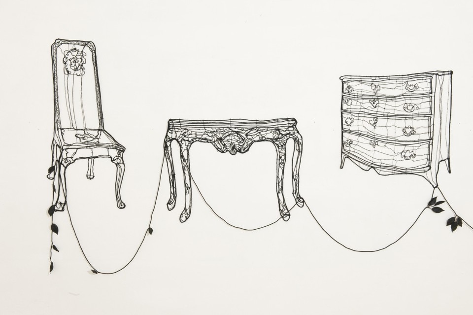 Marina Gasparini, <i>Spaesaggio</i>, 2011, fili di cotone nero e indurente tessile. Installazione composta da 11 elementi di dimensioni varie da 45x60 a 100x140 cm. Photo Rolando Paolo Guerzoni
