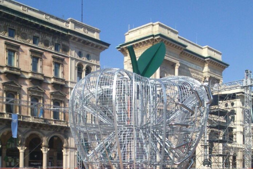  Michelangelo Pistoletto, <i> Terzo Paradiso – La Mela Reintegrata</i>