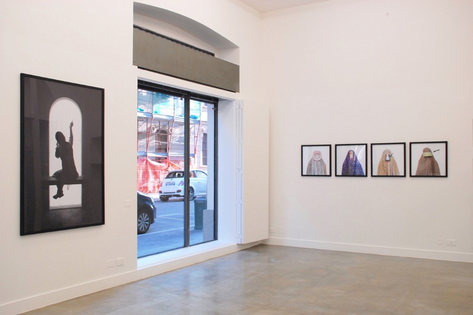 Shadi Ghadirian, “The Others Me”, vista dell’allestimento alle Officine dell’Immagine. Courtesy l’artista e Officine dell’Immagine, Milano. Photo © Filippo Balla