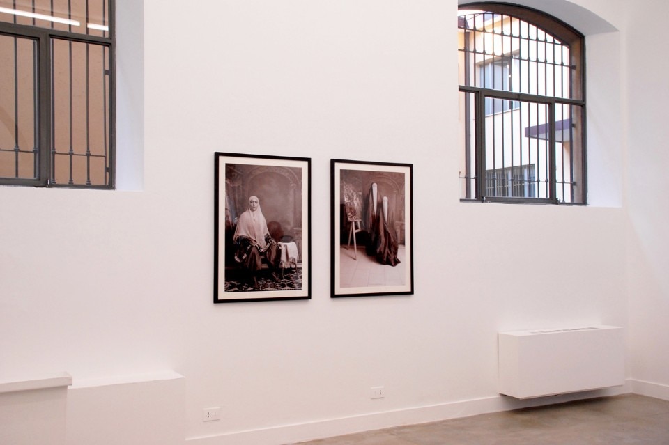 Shadi Ghadirian, “The Others Me”, vista dell’allestimento alle Officine dell’Immagine. Courtesy l’artista e Officine dell’Immagine, Milano. Photo © Filippo Balla