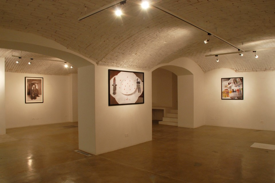 Shadi Ghadirian, “The Others Me”, vista dell’allestimento alle Officine dell’Immagine. Courtesy l’artista e Officine dell’Immagine, Milano. Photo © Filippo Balla