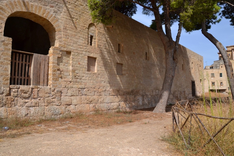 Palazzo di Maredolce, lato sud-est rivolto verso il bacino. Photo Patrizia Boschiero-Fondazione Benetton Studi Ricerche, 2014