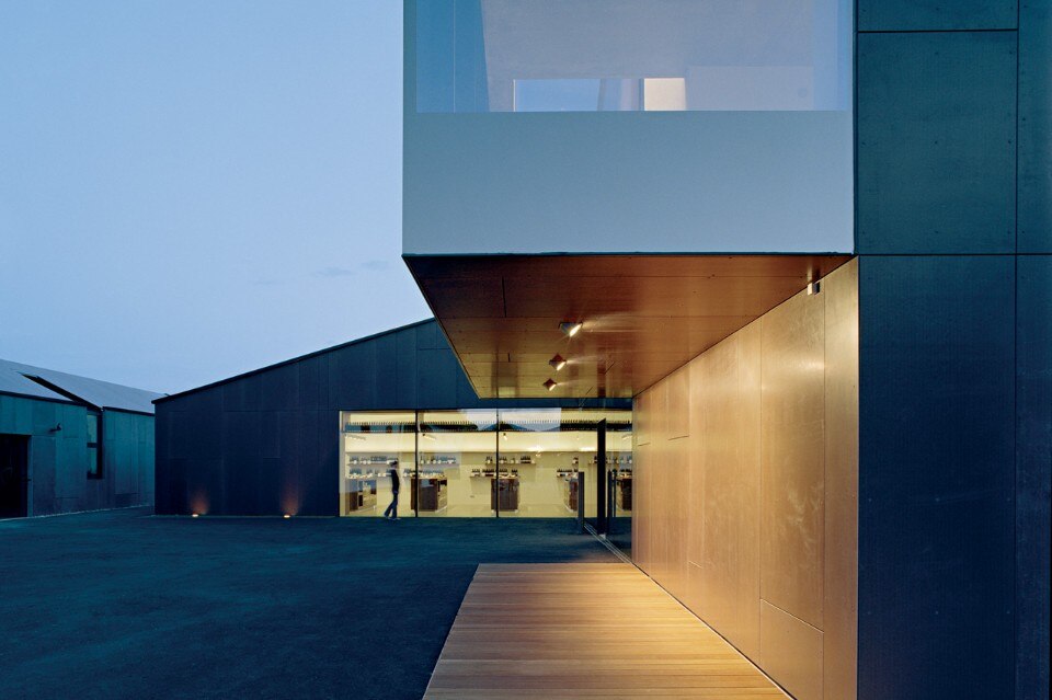 Winecenter Kaltern, Italy 2006 Foto © Hertha Hurnaus