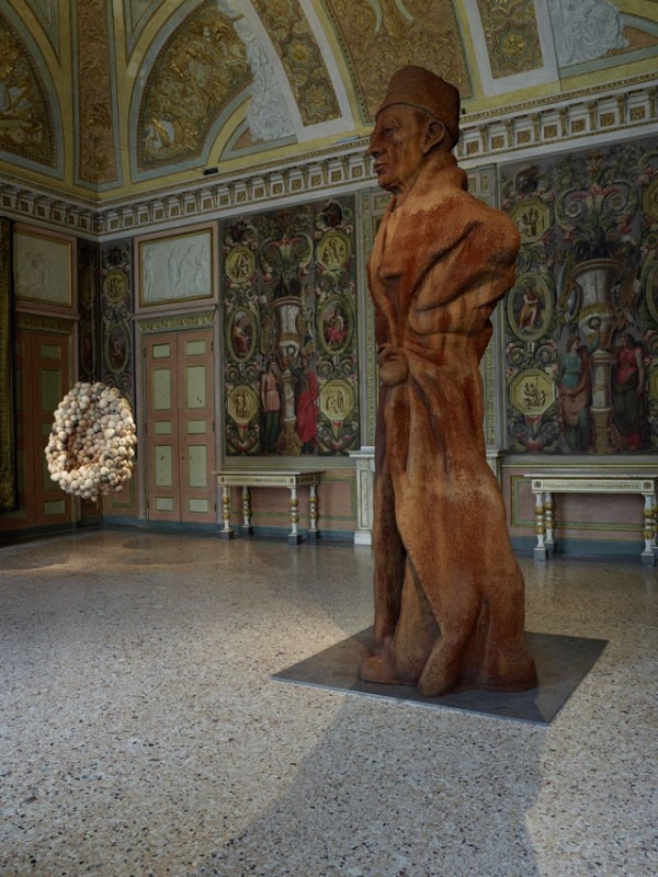 Vista della mostra “La Grande Madre” a cura di Massimiliano Gioni. Promossa da Comune di Milano | Cultura, ideata e prodotta dalla Fondazione Nicola Trussardi insieme a Palazzo Reale. Palazzo Reale, Milano. Photo: Marco De Scalzi. Courtesy Fondazione Nicola Trussardi, Milano