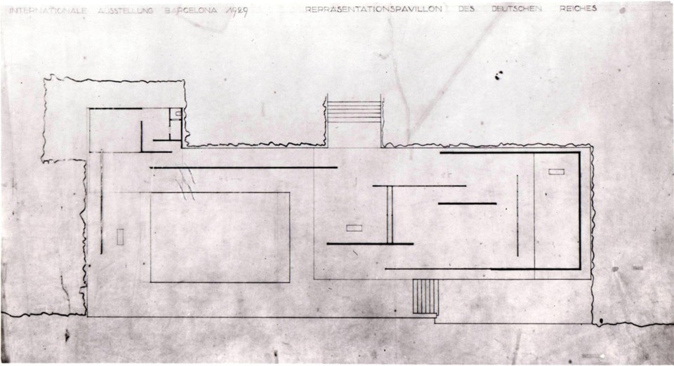 Studio iniziale di Mies va der Rohe per una possibile planimetria del padiglione con vasca e piedistalli per statue