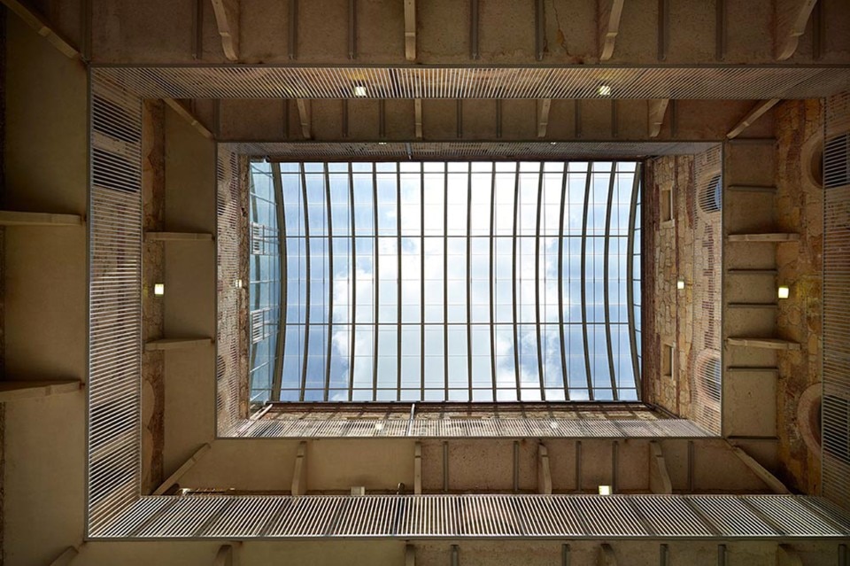 Massimo Carmassi con ISP e IUAV Studi e Progetti, Restauro del Panificio della Caserma Santa Marta in sede universitaria a Verona. Photo Mario Ciampi