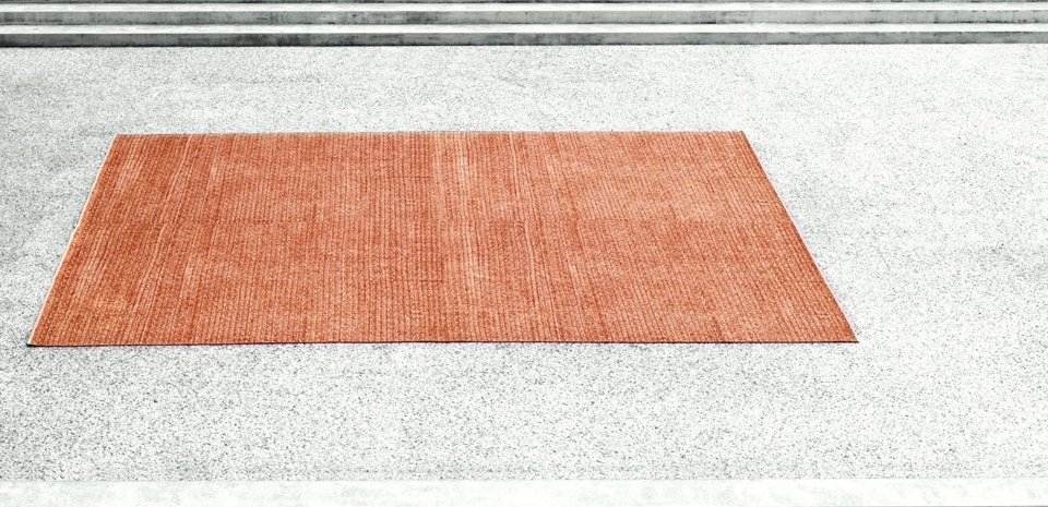 mist-o, Kumo collection, Kirisame Tappeto dal disegno leggermente irregolare che su grande scala si va a perdere e ricorda il mondo visto attraverso una pioggia fitta