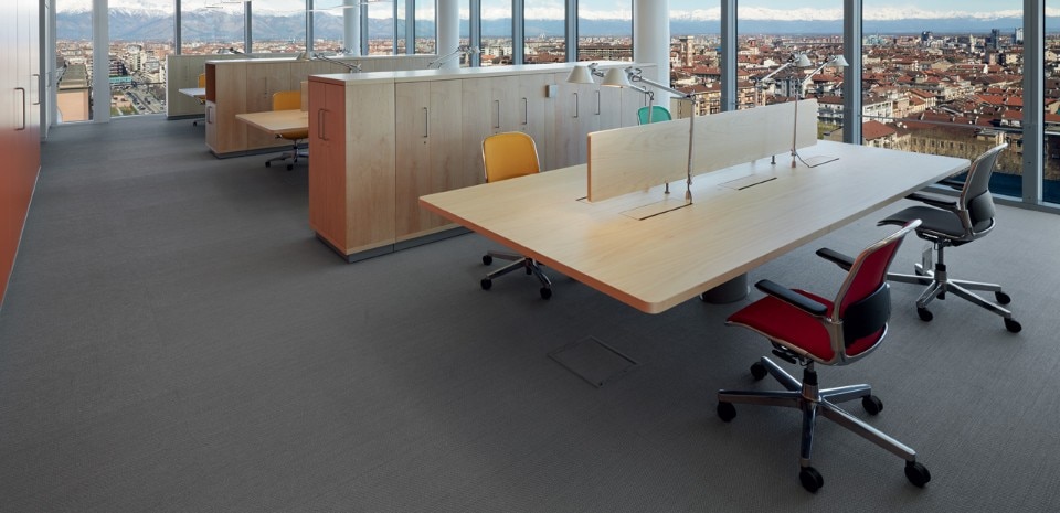 Michele de Lucchi e Pierluigi Copat Architecture, interni del Centro Direzionale Intesa San Paolo, Torino, arredati con mobili Unifor