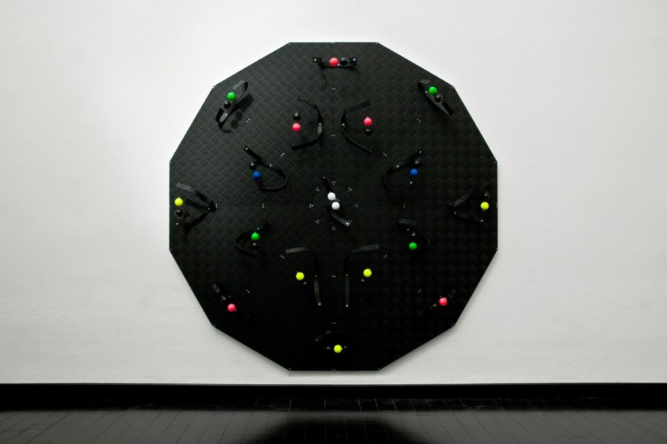 Luca Pozzi, <i>Detector</i>, 2015, alluminio anodizzato, palline da ping pong colorate, magneti al neodimio, ventose,filo.  180x180x25 cm.