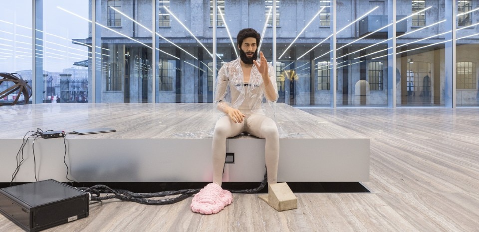 Goshka Macuga, To the Son of Man Who Ate the Scroll, 2016. Viasta dell'allestimento alla Fondazioen Prada