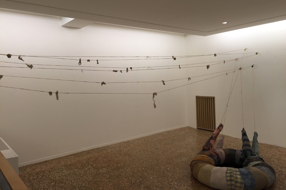 Enej Gala, <i>C’è chi si stende da solo</i>