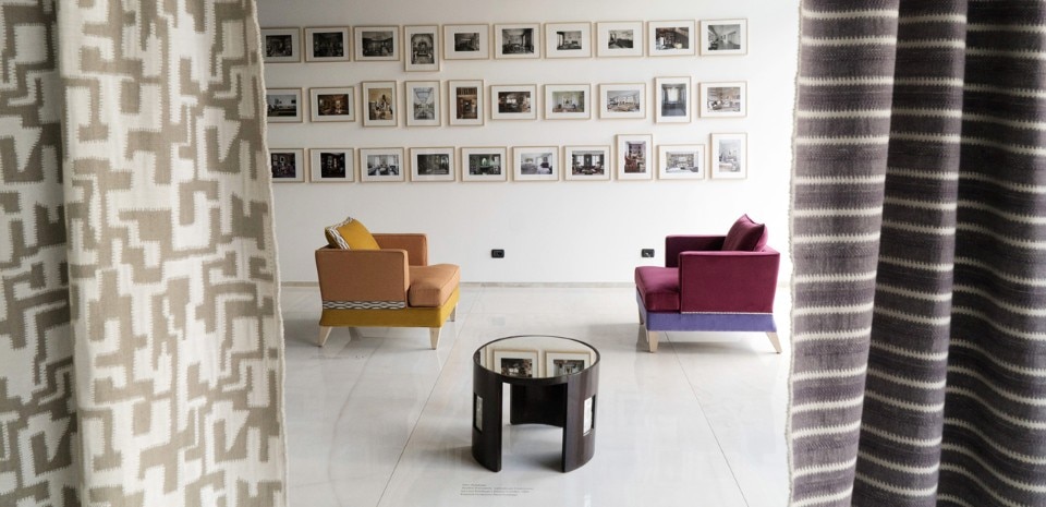 "Italia per Interni #3. Da Portaluppi ai Castellini". Vista dell'allestimento allo SpazioFMG, Milano