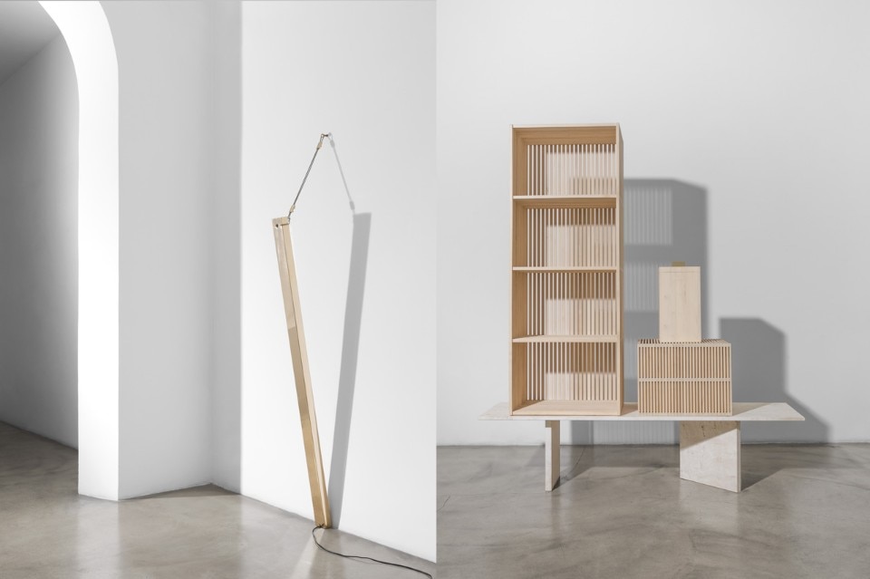 Formafantasma, collezione Delta,2016. Regula, lampada a muro. A destra: Theca, mobile