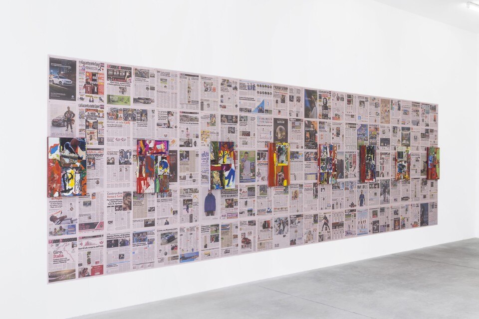 Arturo Herrera, “Soave sia il vento”, installazione temporanea su muro, pagine della rivista Gazzetta dello Sport, Galleria Franco Noero, Turin, 2016. Courtesyl'artista e Galleria Franco Noero