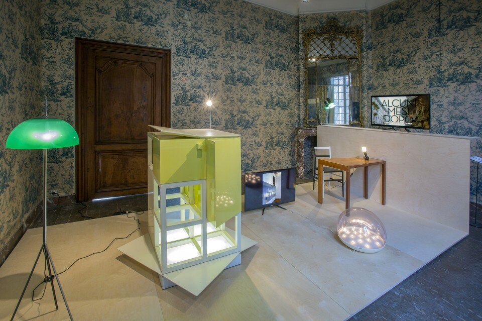 A piece of furniture is also a house, veduta dell'installazione al Design museum Gent, 2016. Foto Phile Deprez