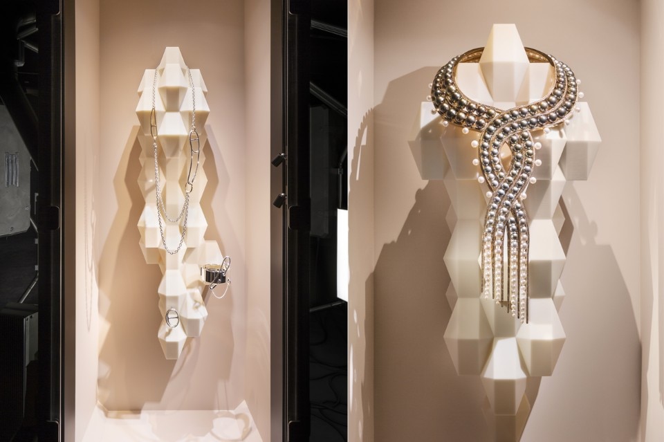 Didier Fiuza Faustino in collaborazione con Pierre Hardy, Cosmogonie, allestimento della nuova collezione di alta gioielleria di Hermès, Parigi, 2016